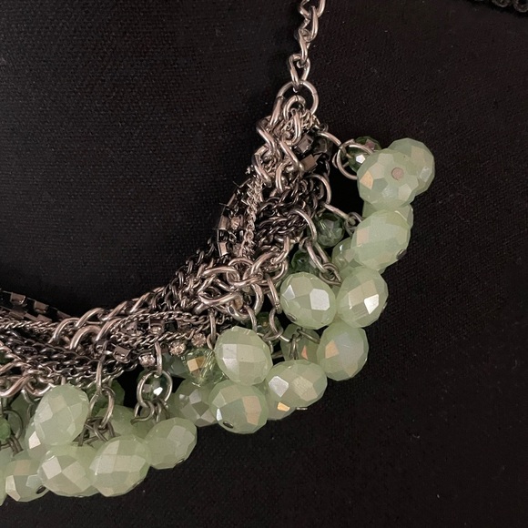 Elegant Green Beaded Necklace - Picture 2 of 2